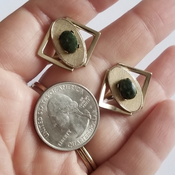 Vintage cufflinks by Dante pale gold tone metal green stone cabochons - Picture 7 of 14